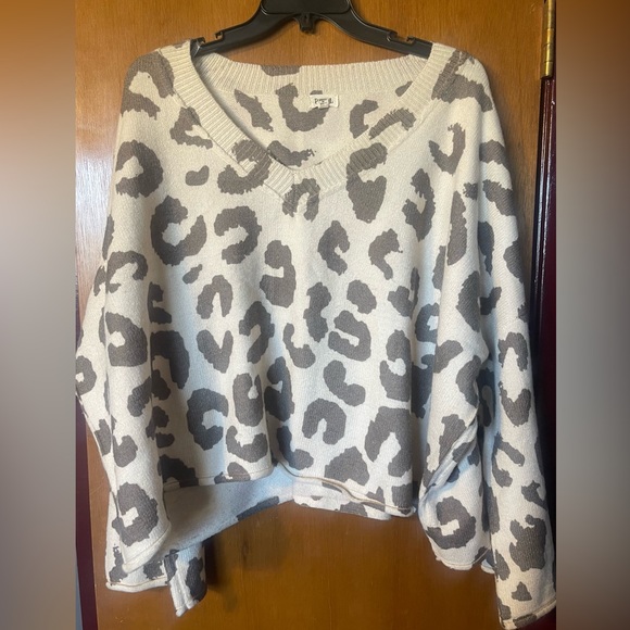 POL  sweater - Picture 2 of 4